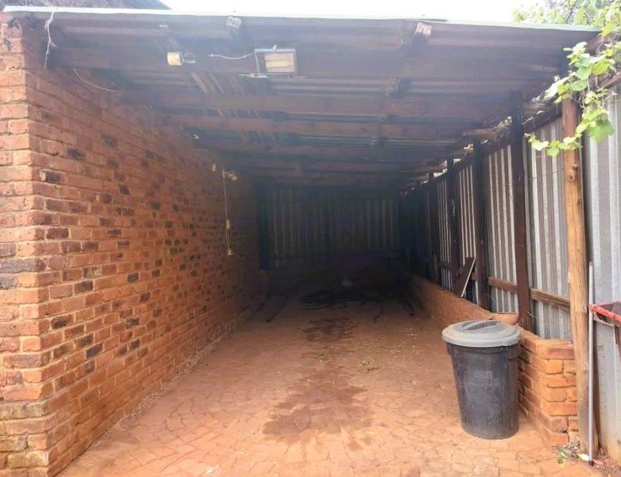 To Let commercial Property for Rent in Zilkaatsnek North West